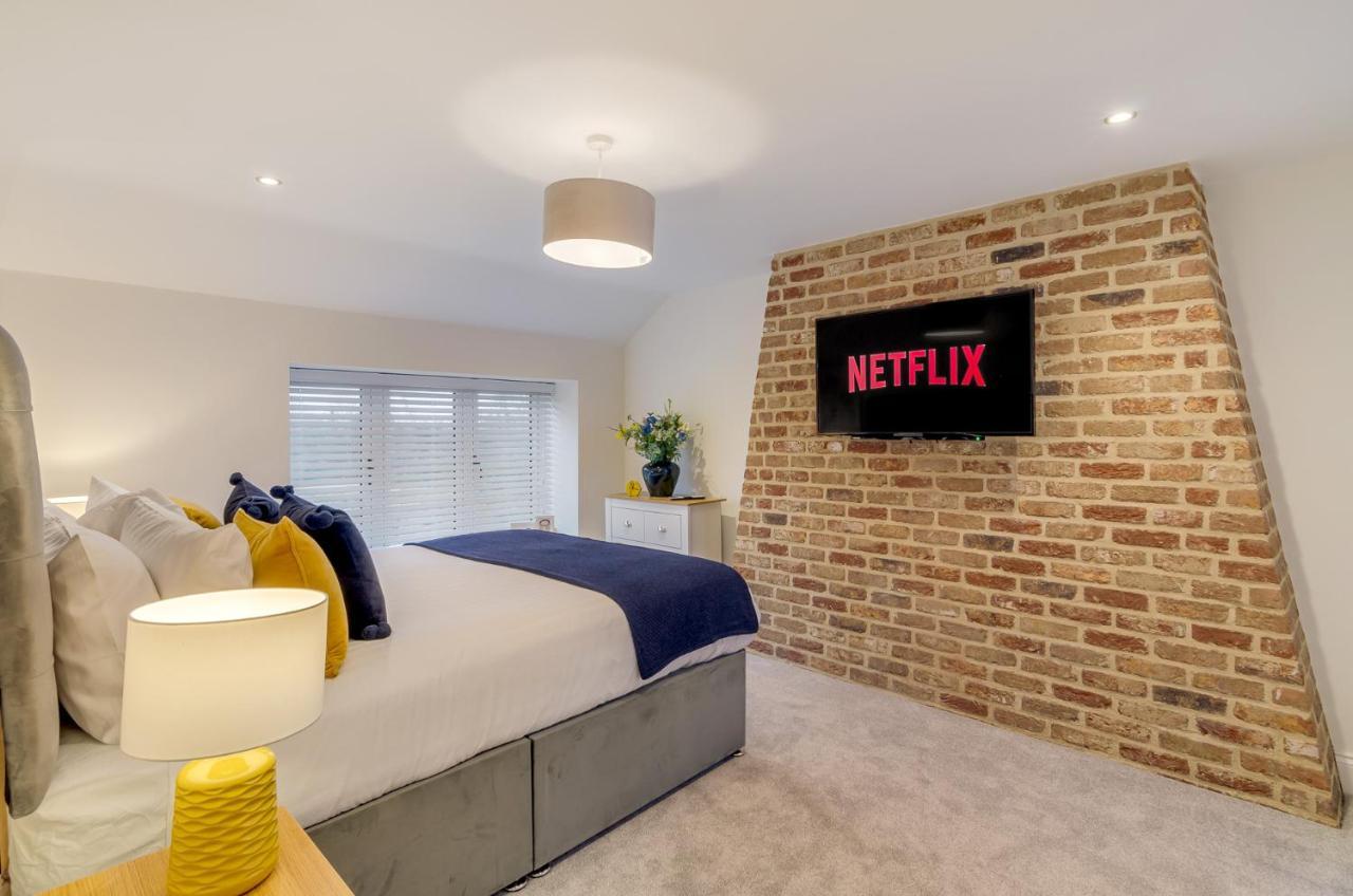 Spacious 6-Bed Home, Near The Norfolk Broads Clippesby Bagian luar foto