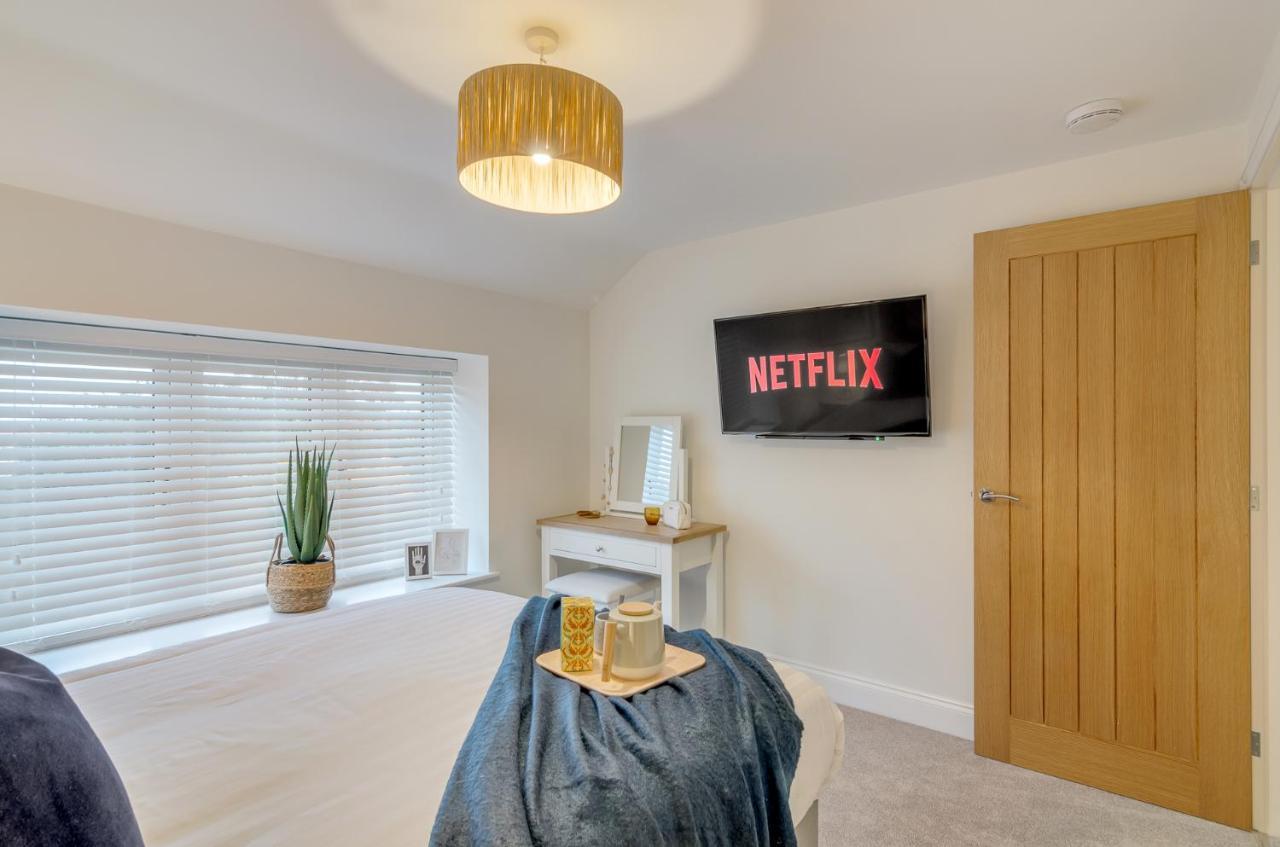 Spacious 6-Bed Home, Near The Norfolk Broads Clippesby Bagian luar foto