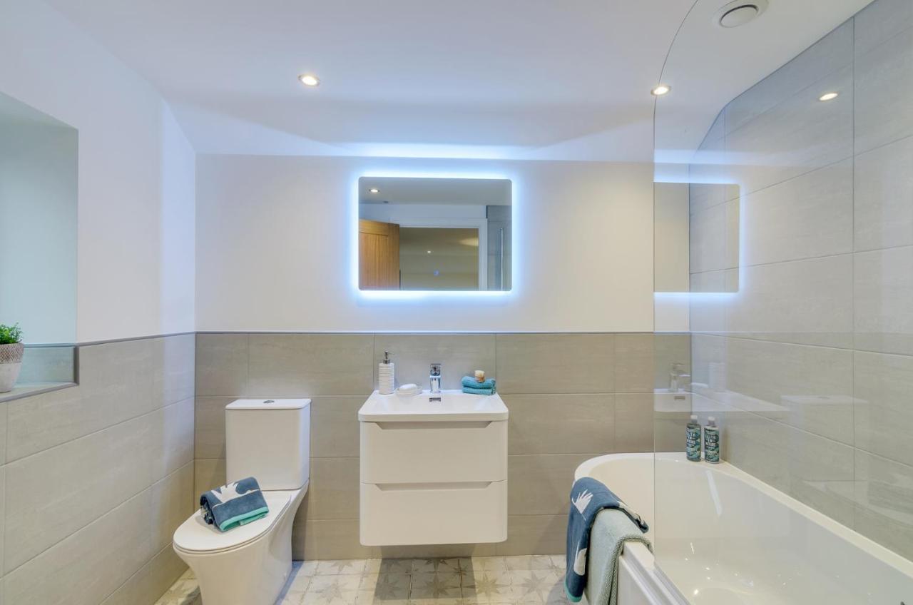 Spacious 6-Bed Home, Near The Norfolk Broads Clippesby Bagian luar foto