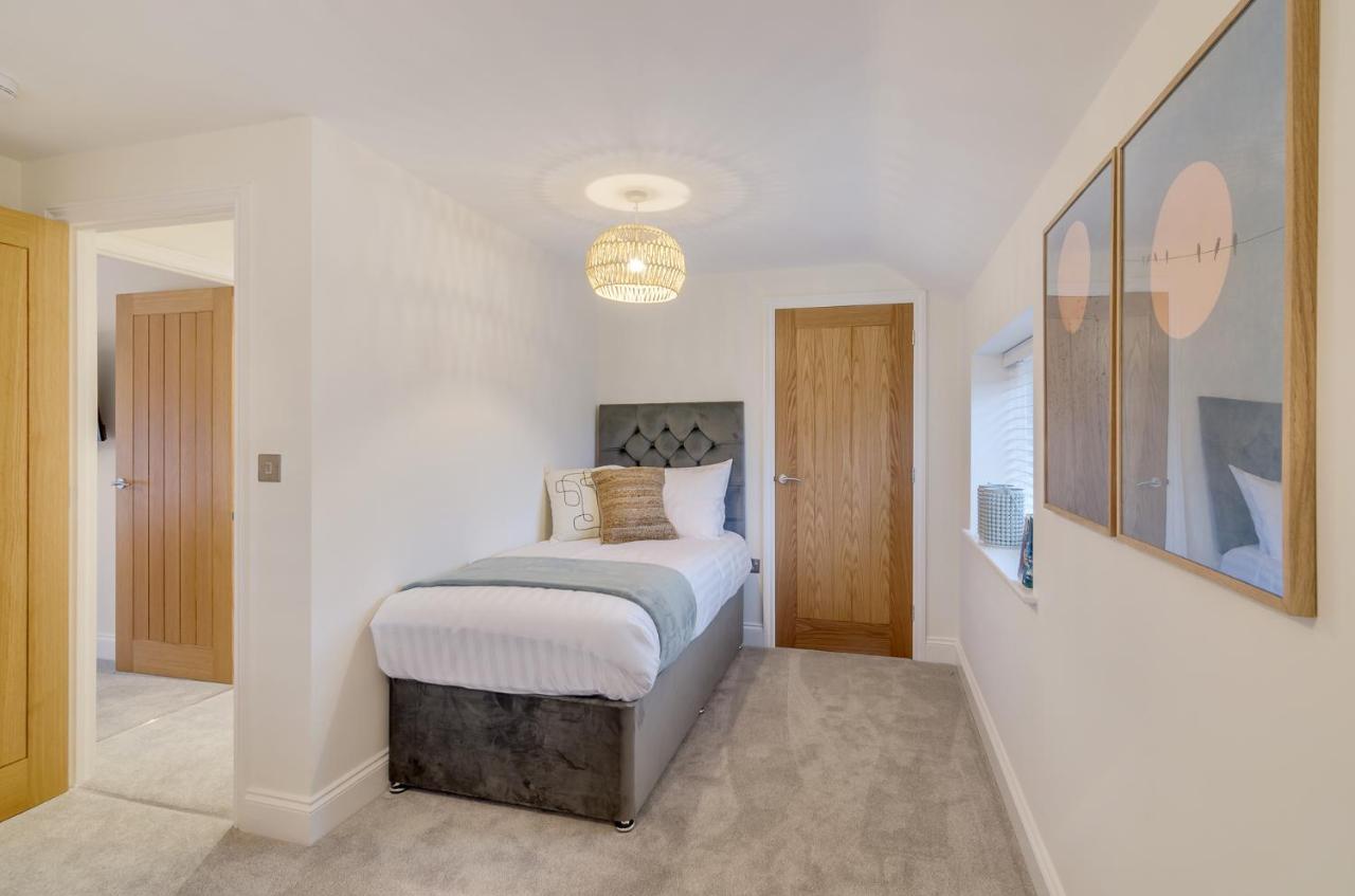 Spacious 6-Bed Home, Near The Norfolk Broads Clippesby Bagian luar foto