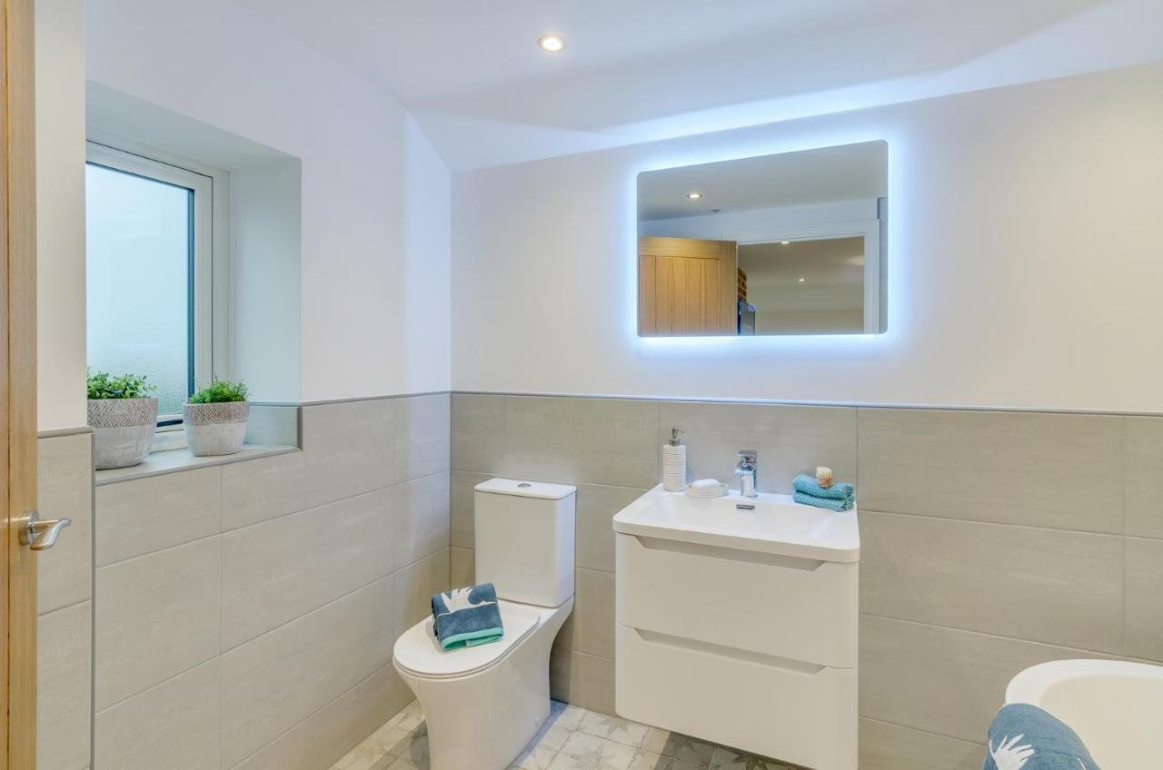 Spacious 6-Bed Home, Near The Norfolk Broads Clippesby Bagian luar foto