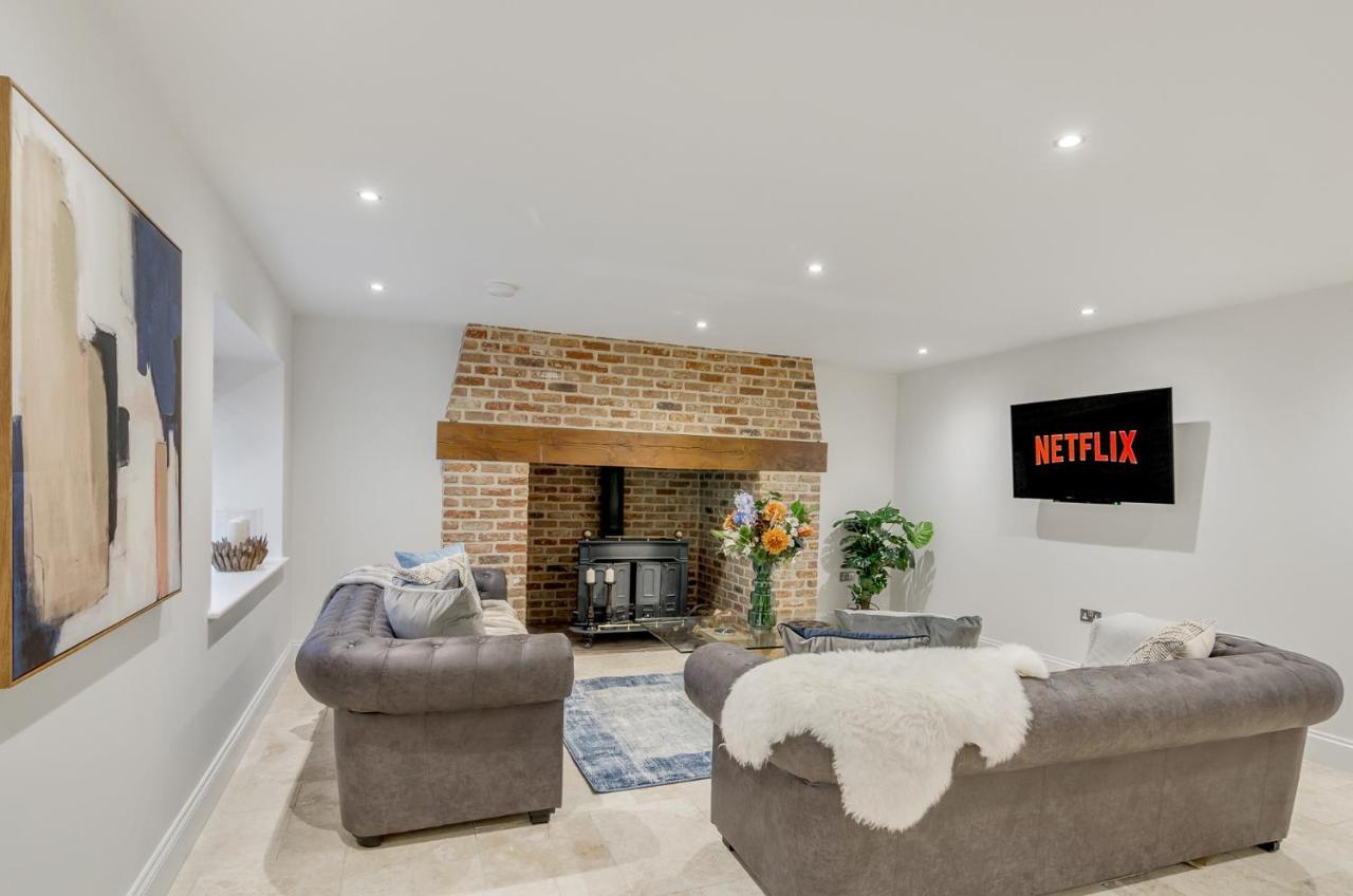 Spacious 6-Bed Home, Near The Norfolk Broads Clippesby Bagian luar foto