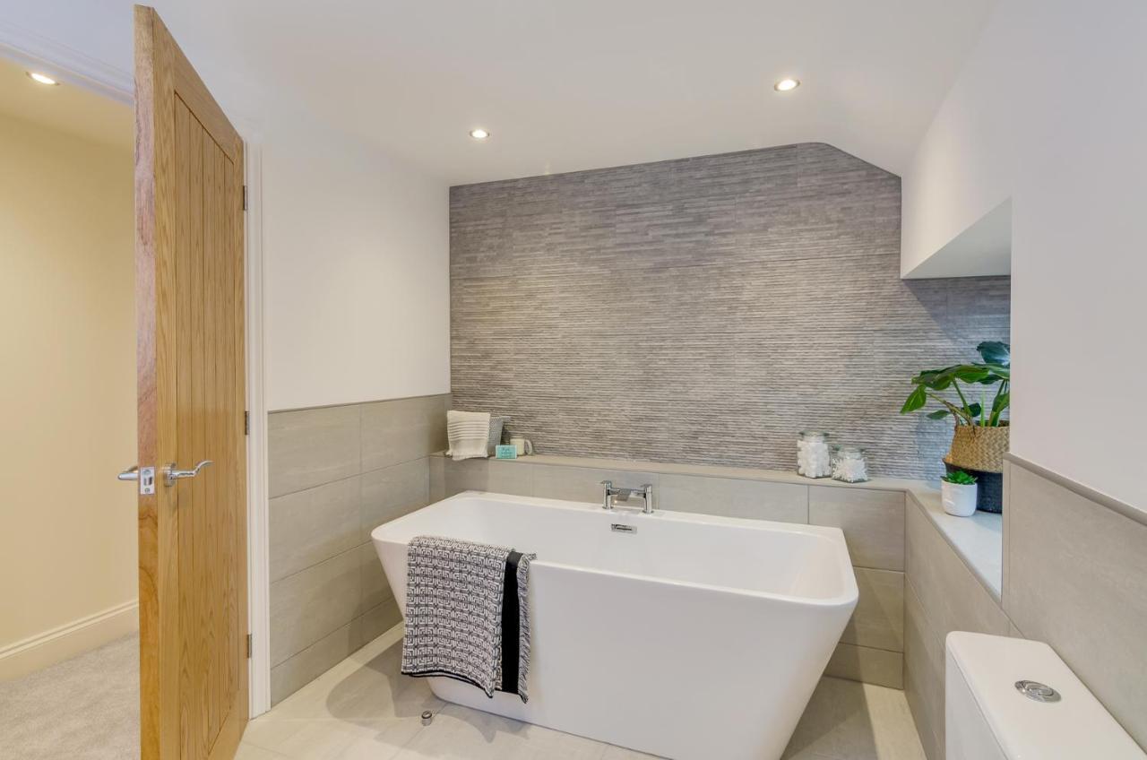 Spacious 6-Bed Home, Near The Norfolk Broads Clippesby Bagian luar foto