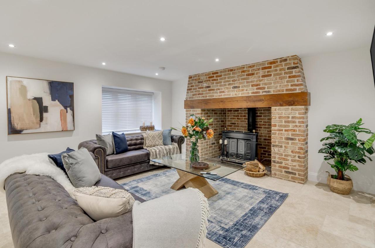 Spacious 6-Bed Home, Near The Norfolk Broads Clippesby Bagian luar foto