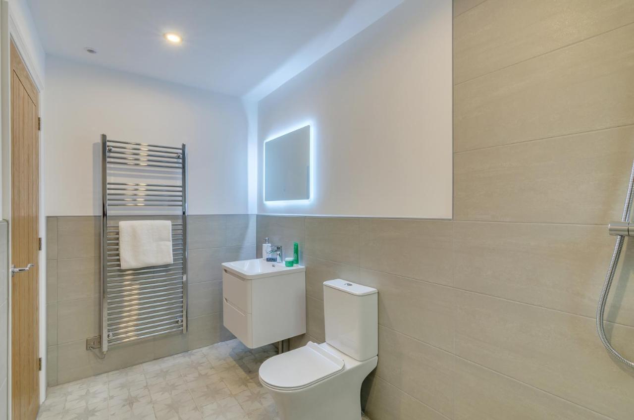 Spacious 6-Bed Home, Near The Norfolk Broads Clippesby Bagian luar foto