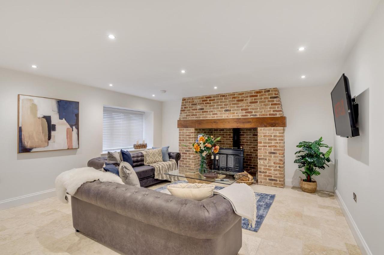 Spacious 6-Bed Home, Near The Norfolk Broads Clippesby Bagian luar foto