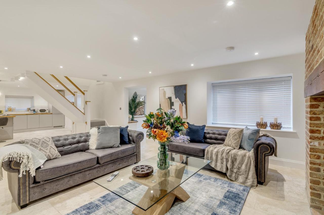 Spacious 6-Bed Home, Near The Norfolk Broads Clippesby Bagian luar foto
