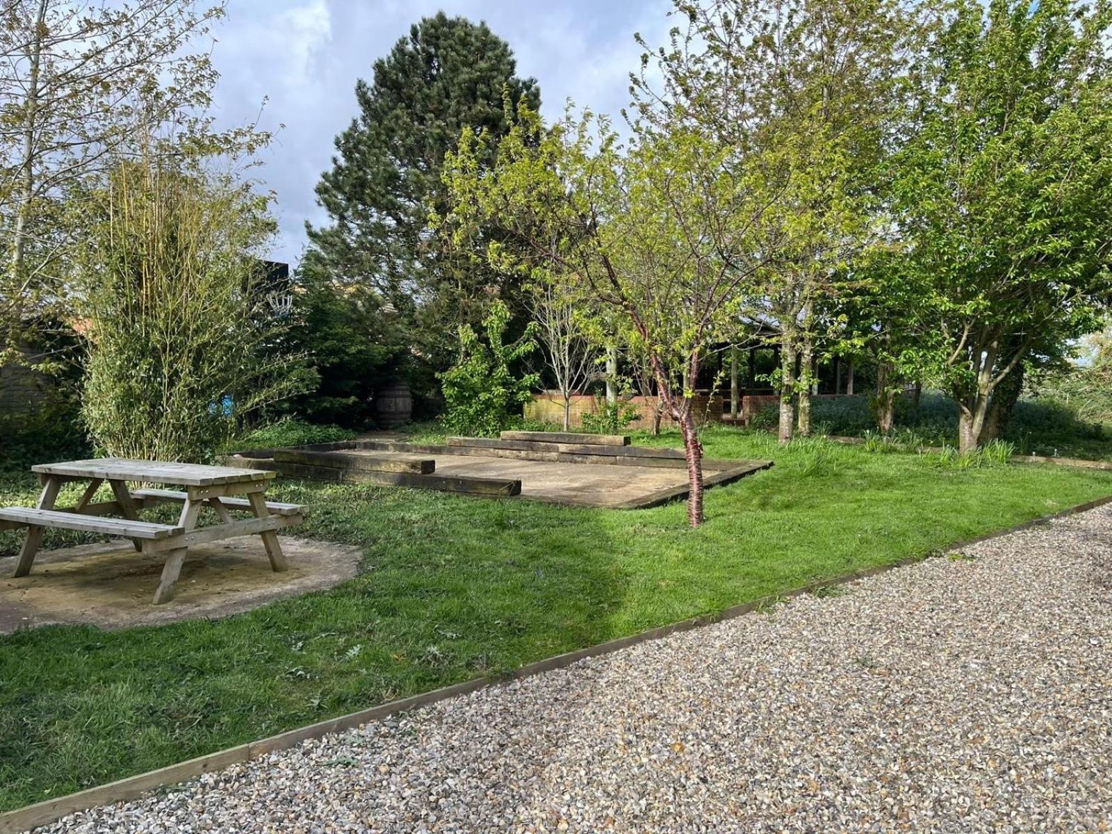 Spacious 6-Bed Home, Near The Norfolk Broads Clippesby Bagian luar foto