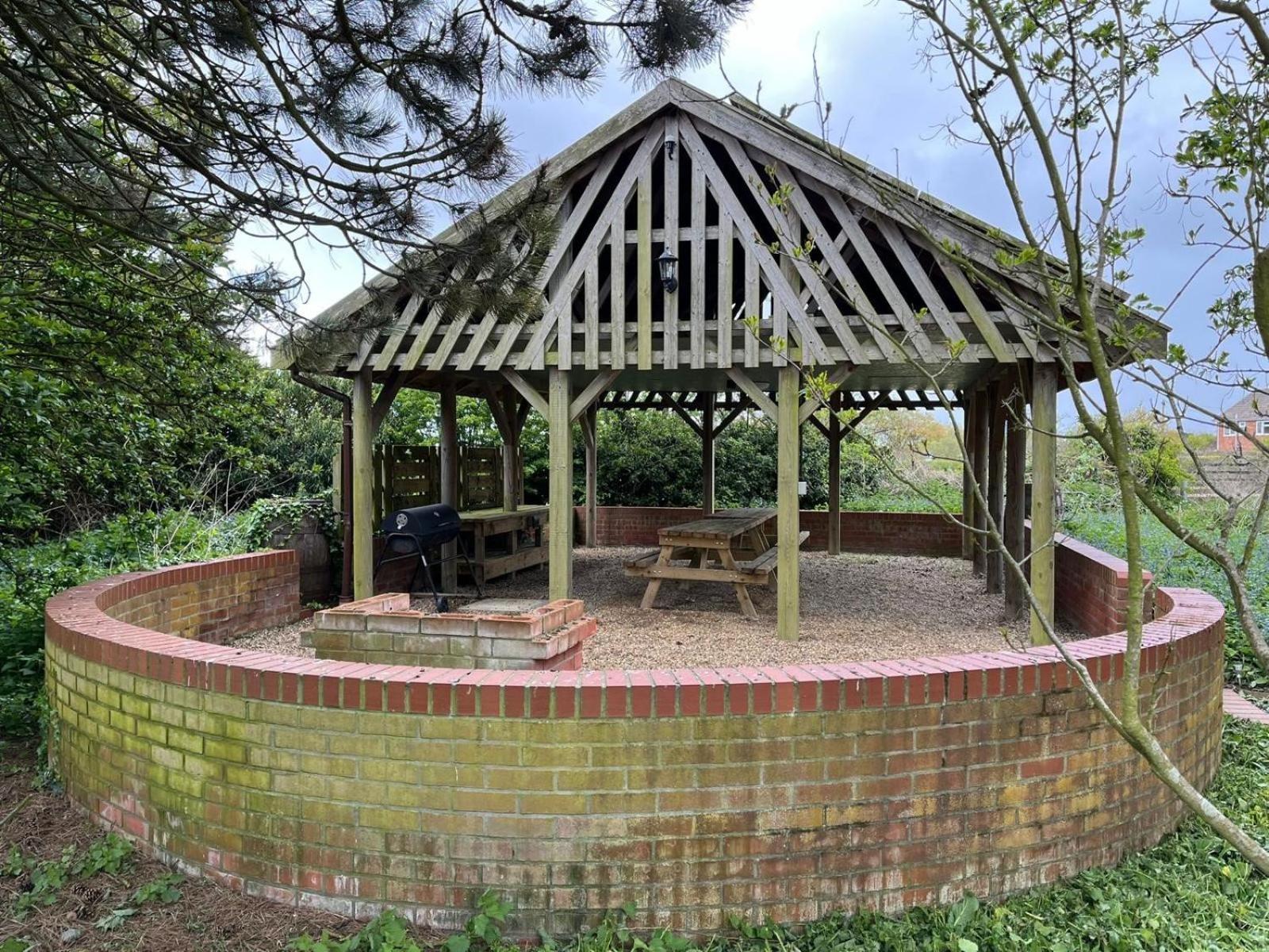 Spacious 6-Bed Home, Near The Norfolk Broads Clippesby Bagian luar foto